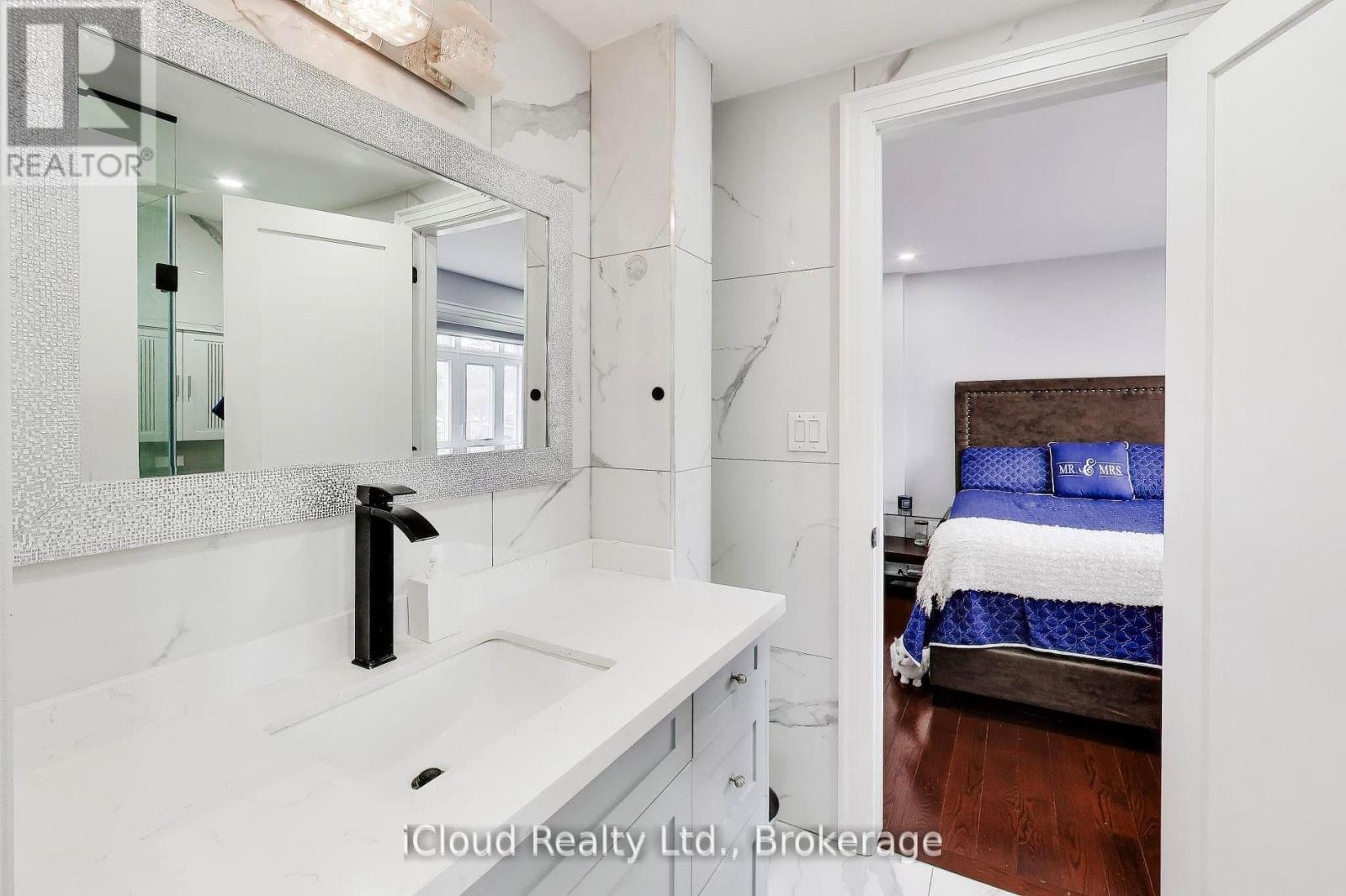 16175 Jane Street Property Photo 24