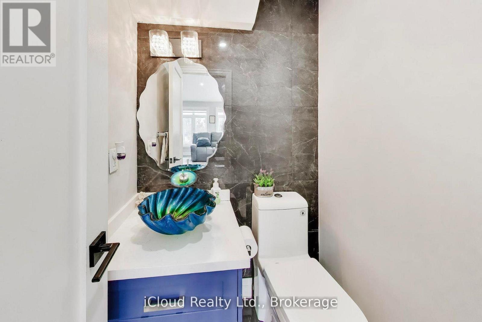 16175 Jane Street Property Photo 25