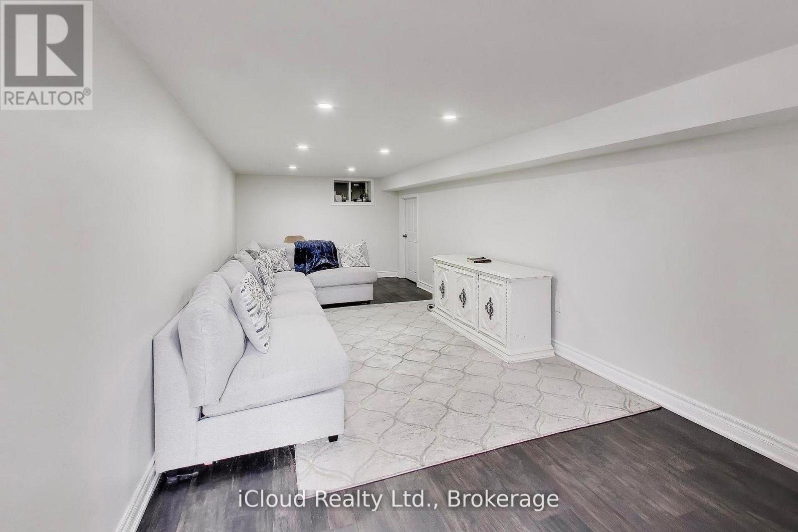16175 Jane Street Property Photo 29