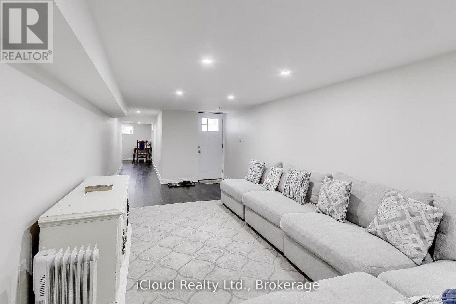 16175 Jane Street Property Photo 30