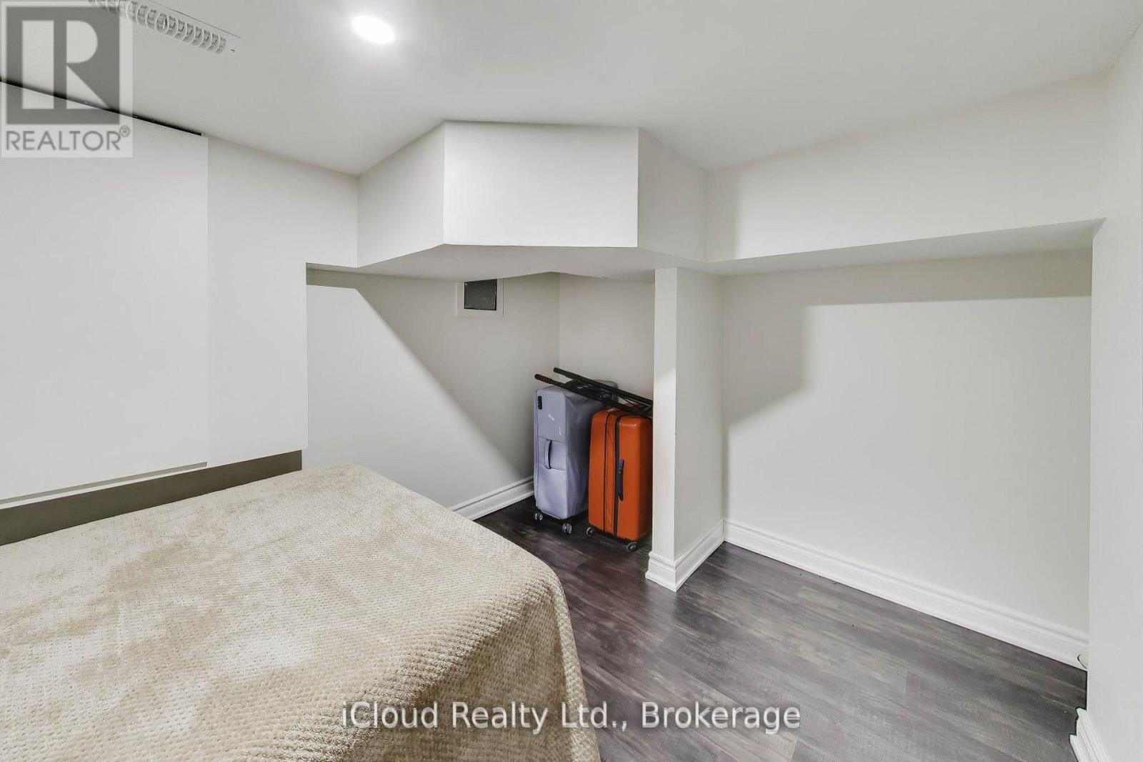 16175 Jane Street Property Photo 37