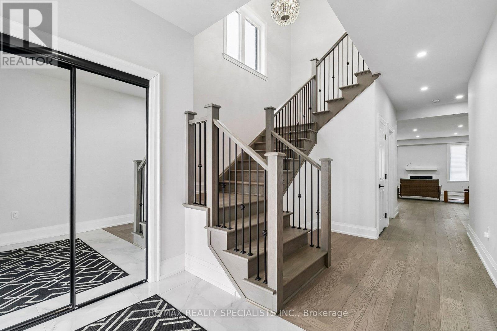 44 Albert Street W Property Photo 5