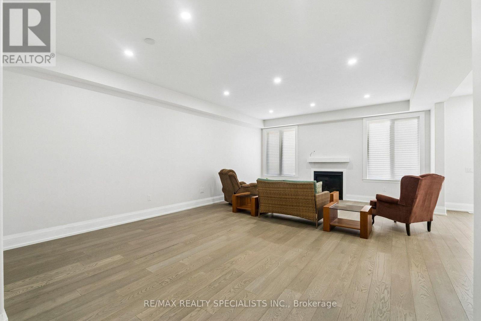 44 Albert Street W Property Photo 6