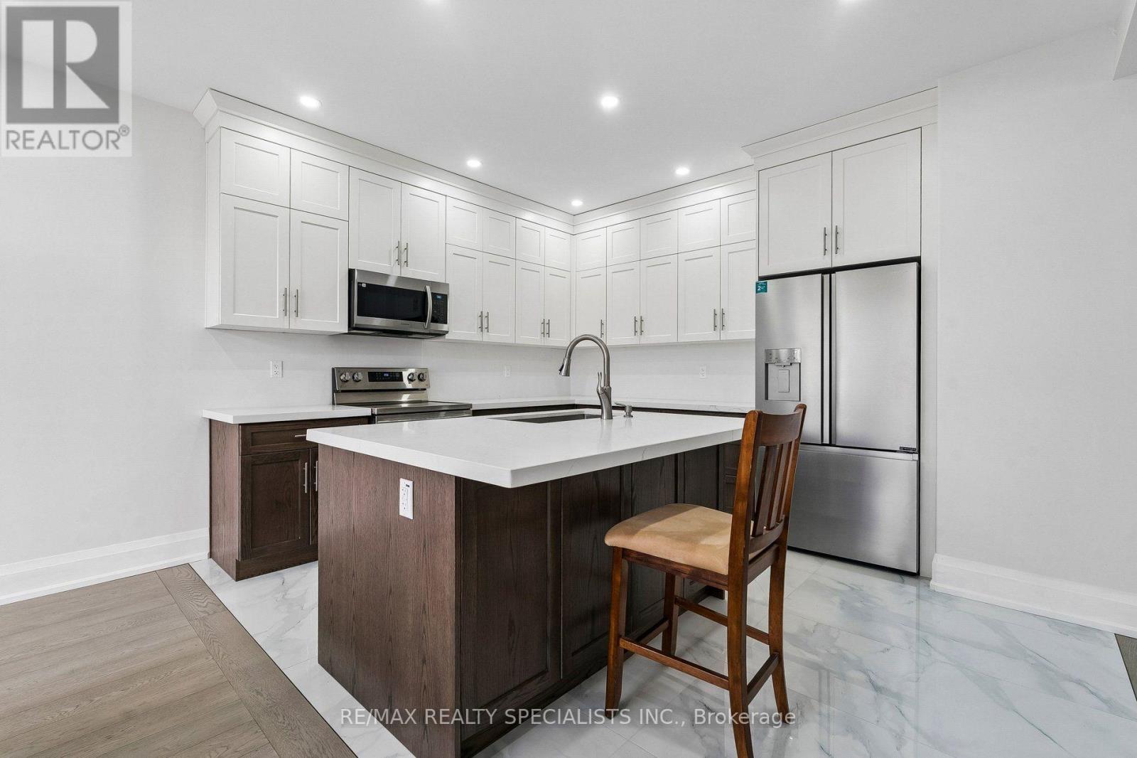 44 Albert Street W Property Photo 9