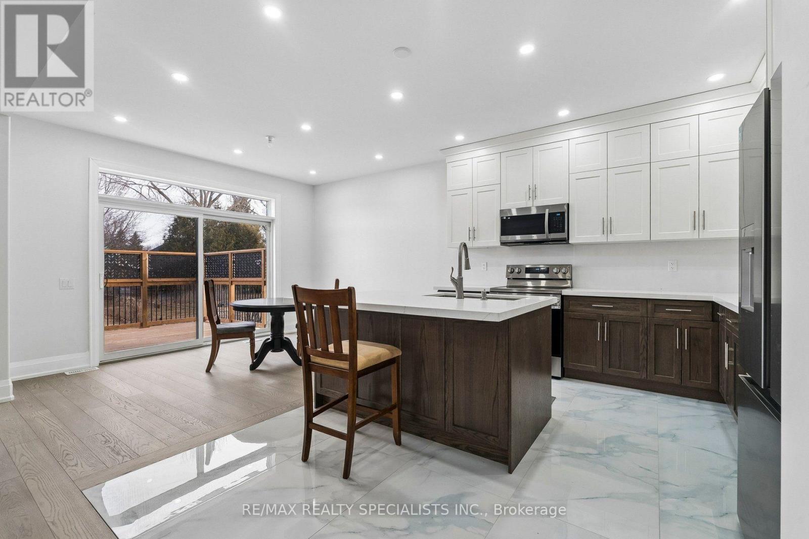 44 Albert Street W Property Photo 11