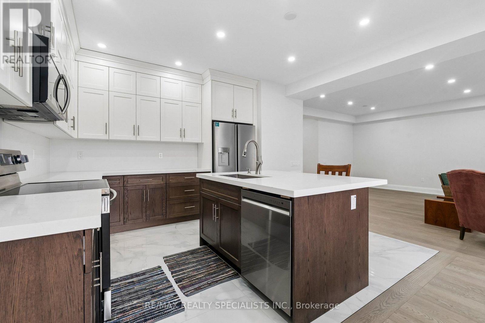 44 Albert Street W Property Photo 13