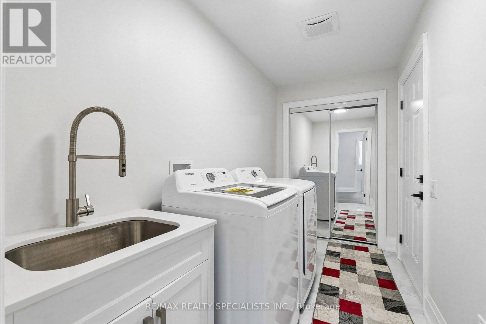 44 Albert Street W Property Photo 16
