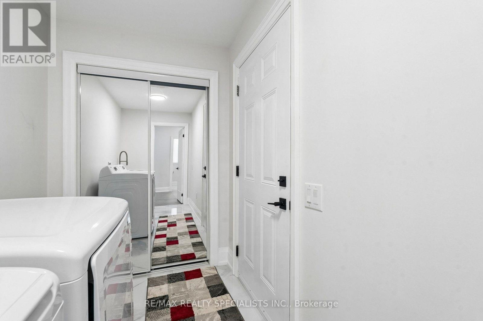 44 Albert Street W Property Photo 17
