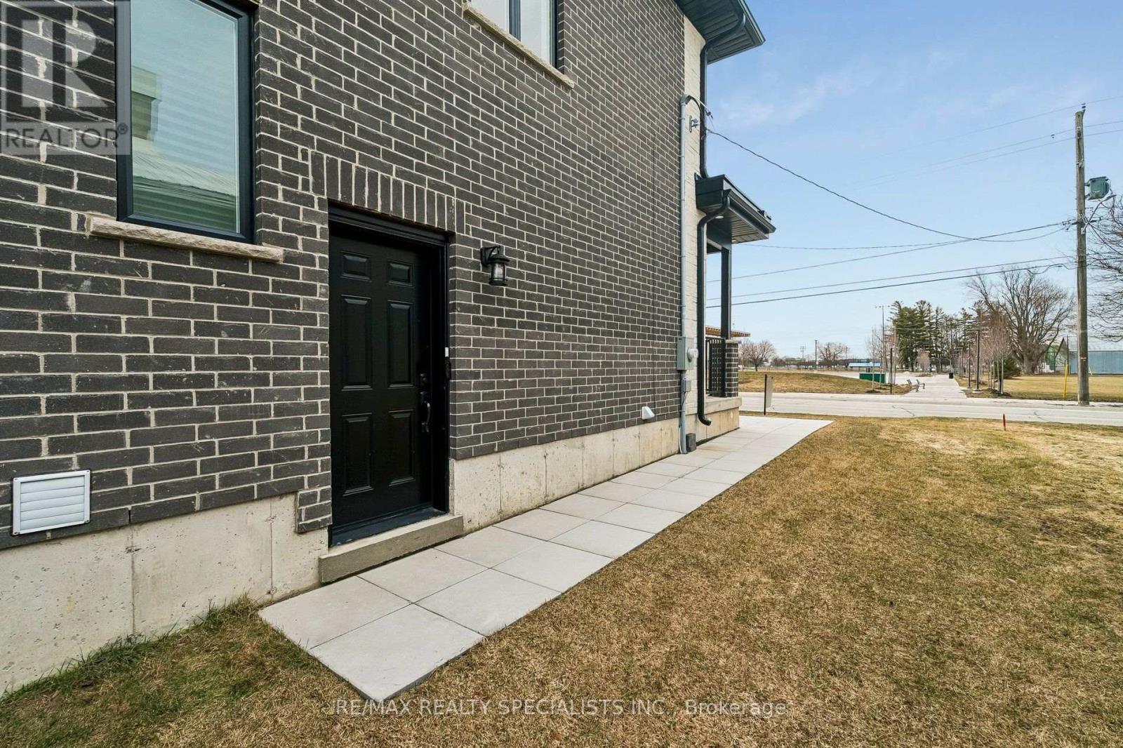 44 Albert Street W Property Photo 48