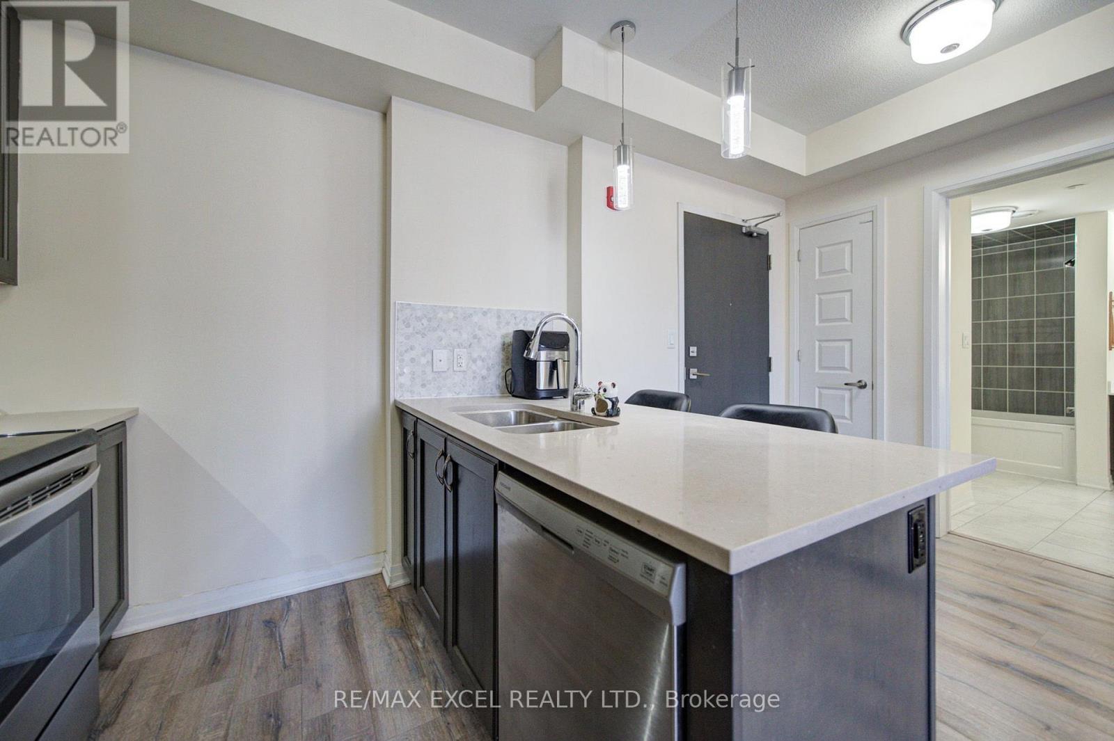 302 - 2 Adam Sellers Street Property Photo 15