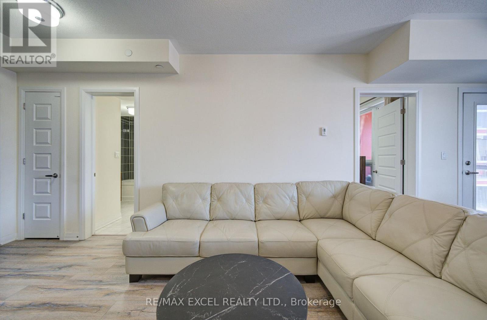 302 - 2 Adam Sellers Street Property Photo 16