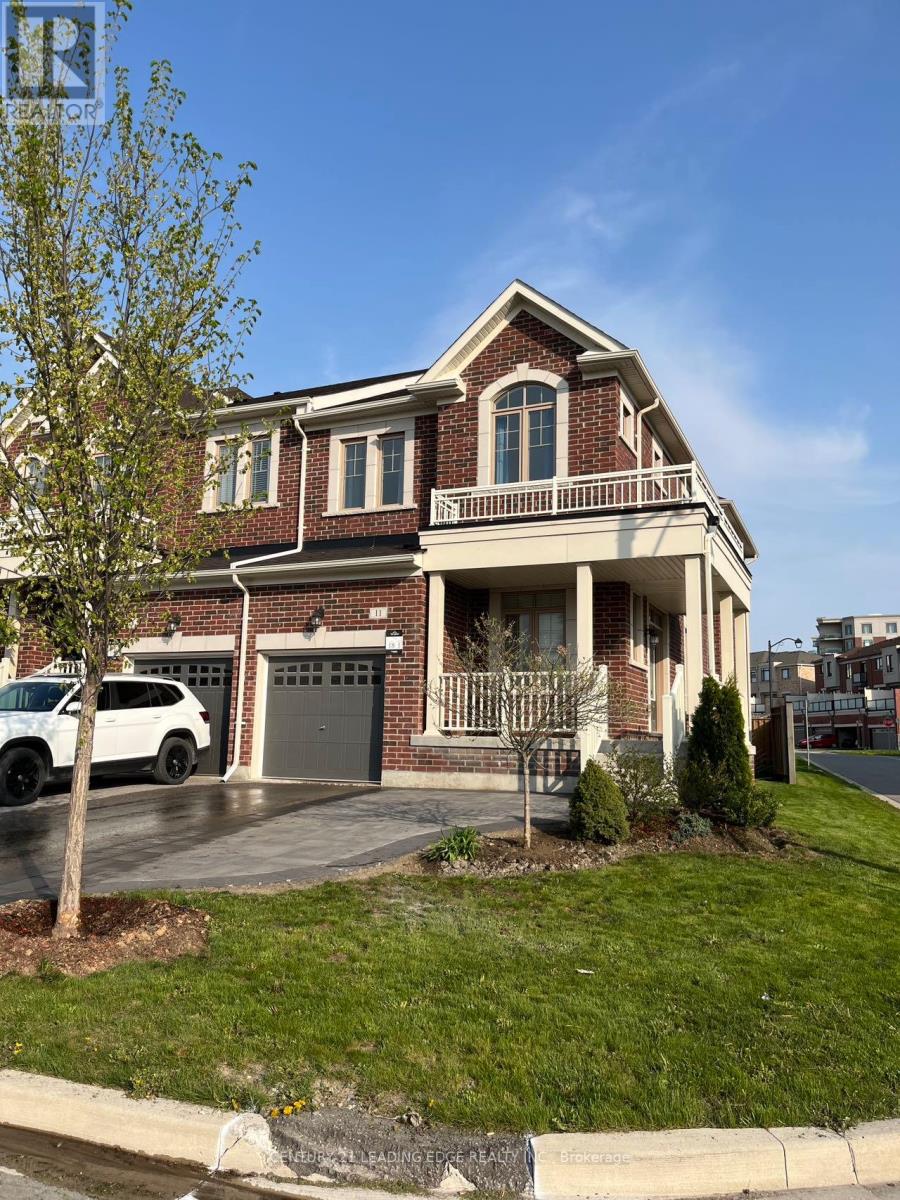 11 Radial Drive Property Photo 1