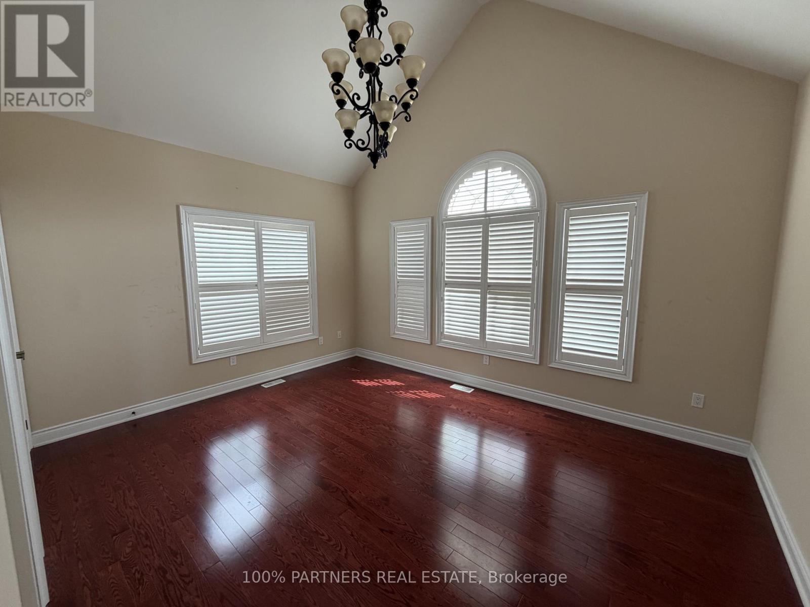 56 Woodvalley Crescent Property Photo 12