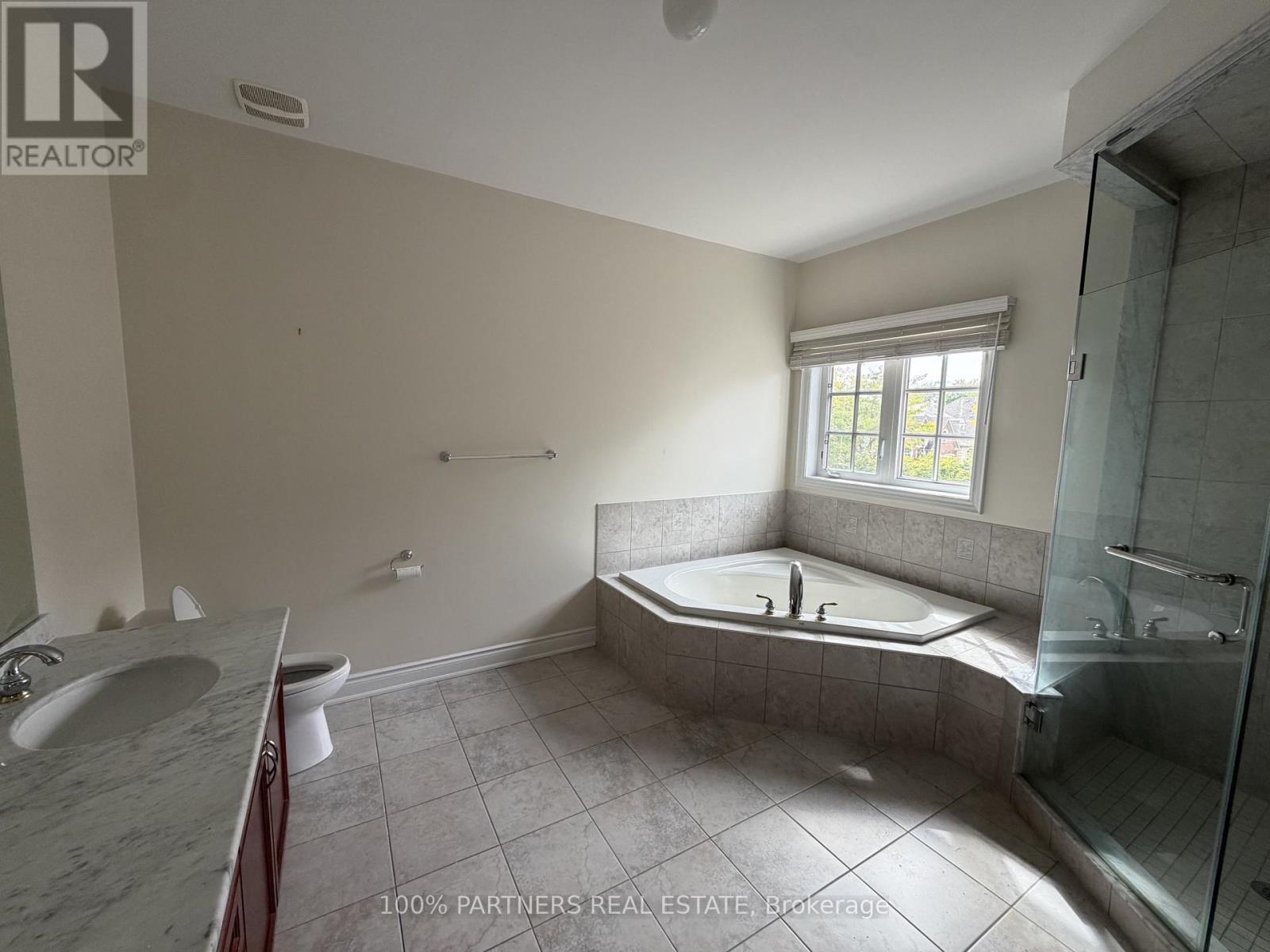 56 Woodvalley Crescent Property Photo 17