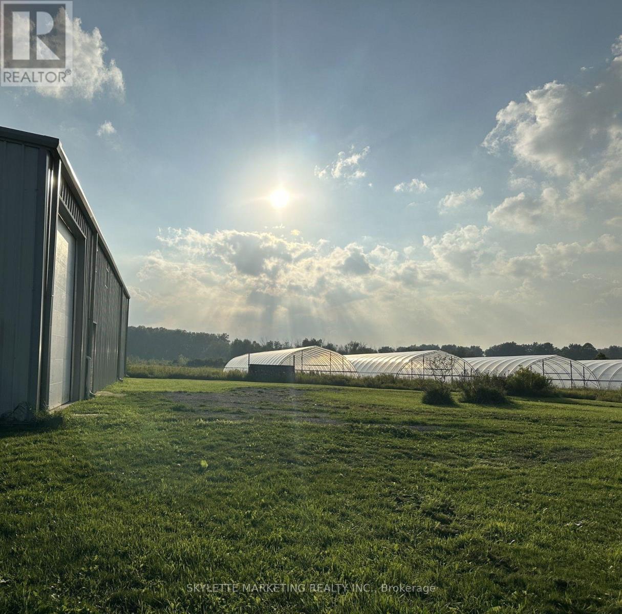 22334 Woodbine Avenue Property Photo 3