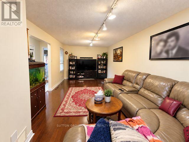 168 Mabley Crescent Property Photo 7