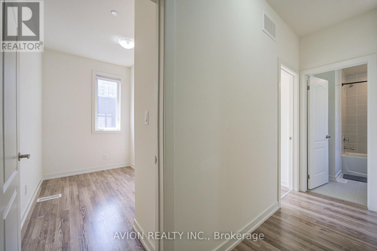 83 - 370 Red Maple Road Property Photo 14