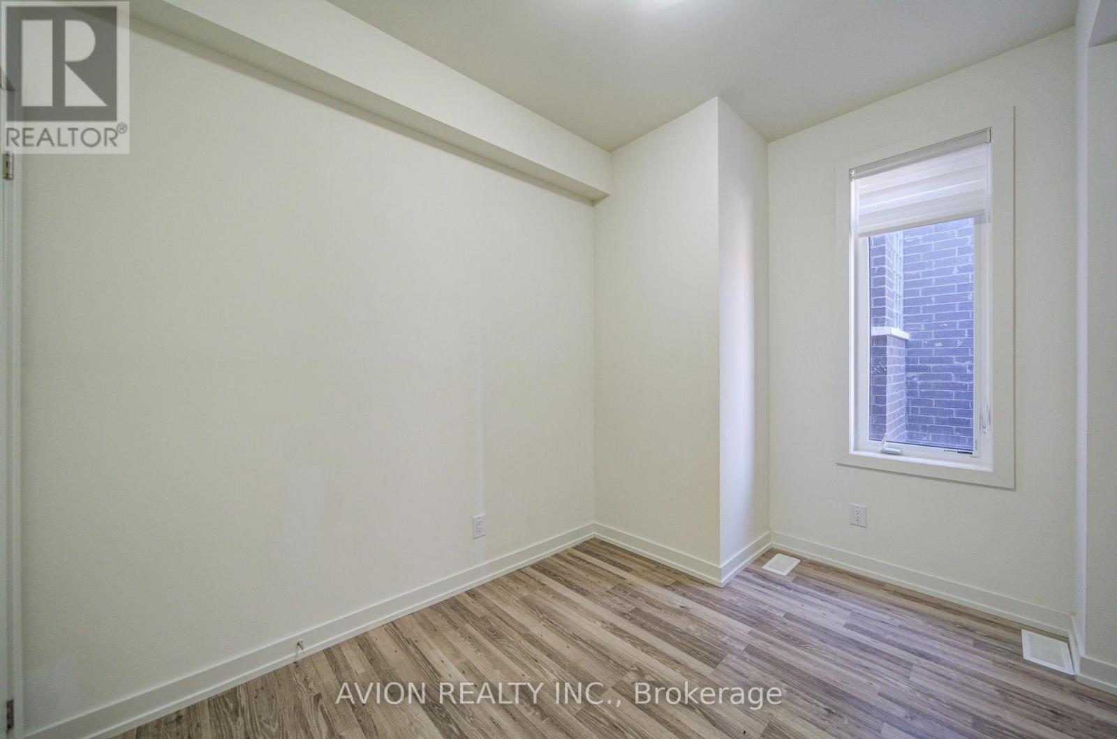 83 - 370 Red Maple Road Property Photo 17
