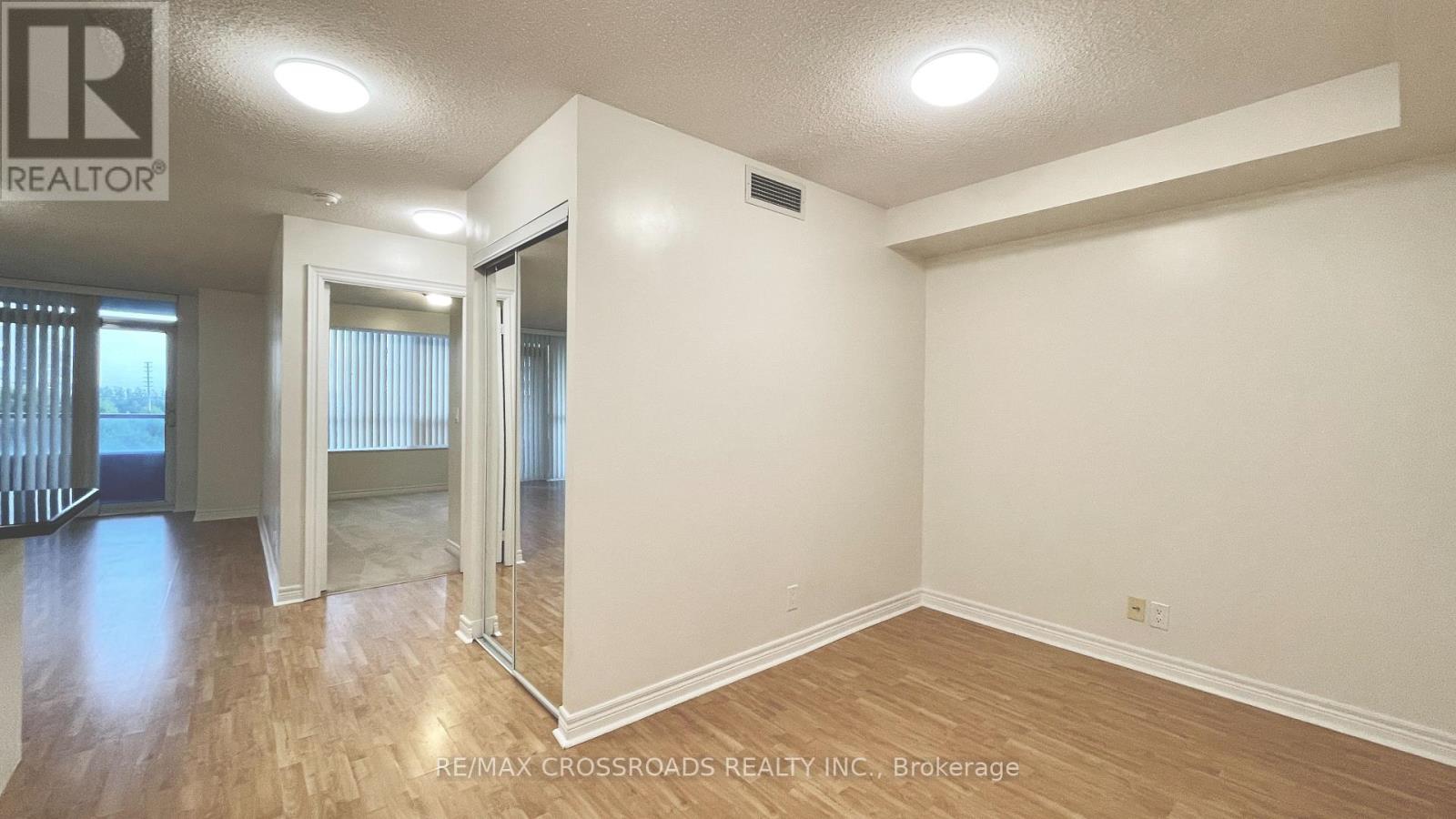 607 - 33 Cox Boulevard Property Photo 1