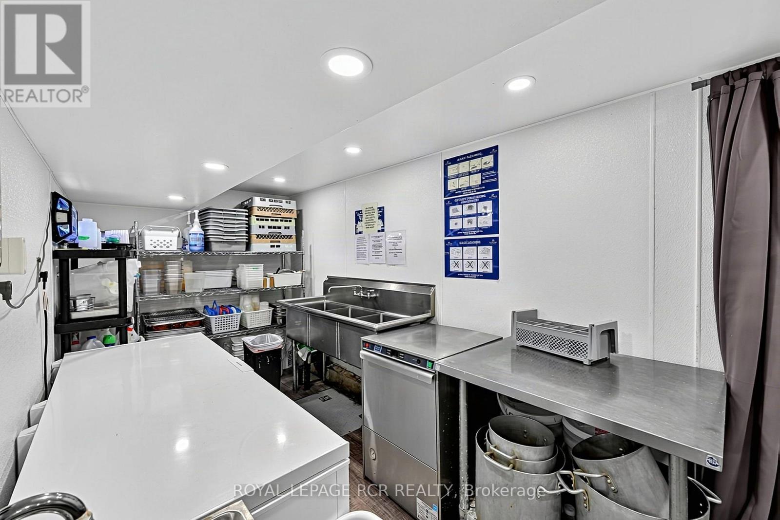26 Victoria Street E Property Photo 32