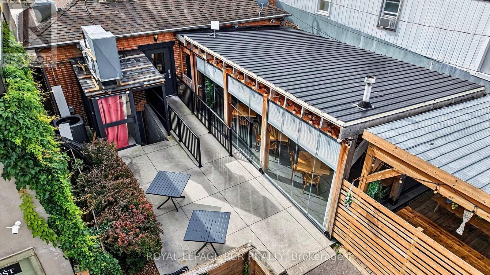 26 Victoria Street E Property Photo 40
