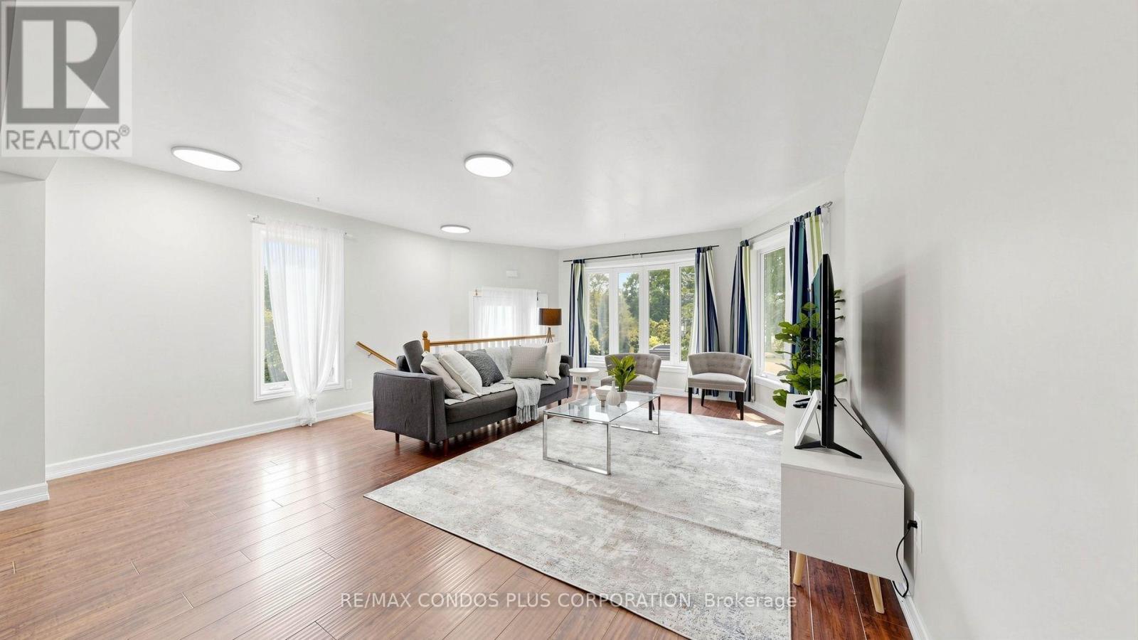 20 Southwood Crescent Property Photo 3
