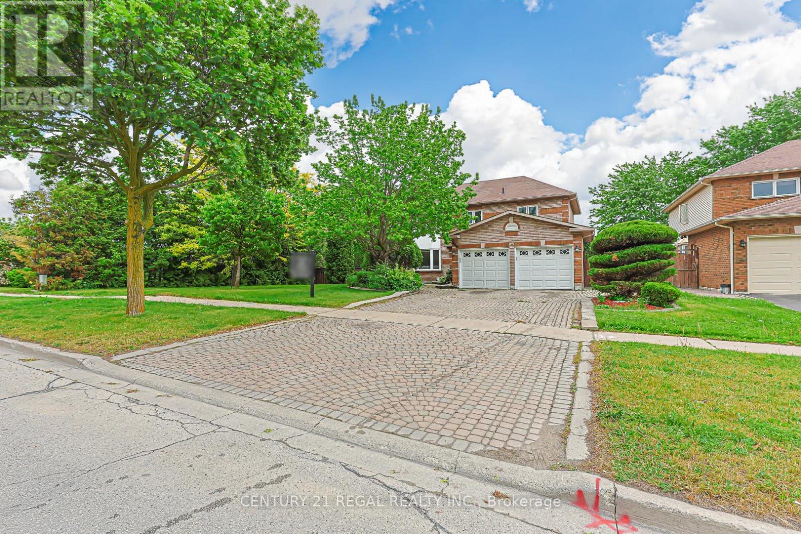 599 Sandford Street Property Photo 2