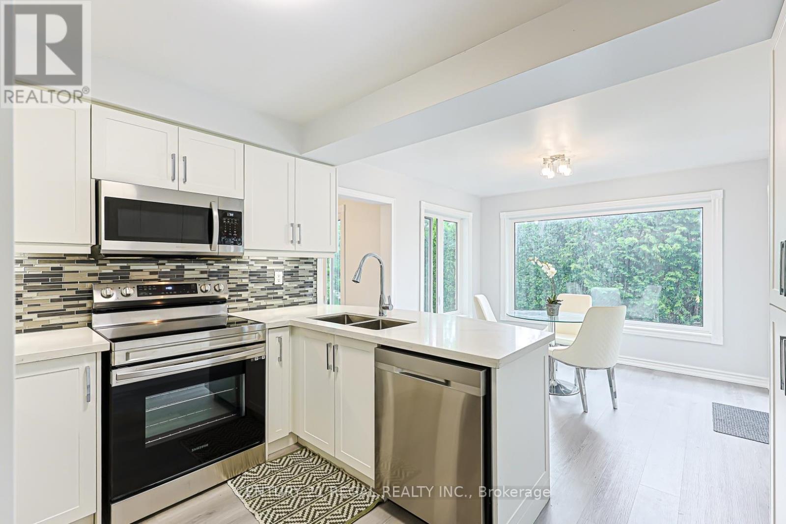 599 Sandford Street Property Photo 7
