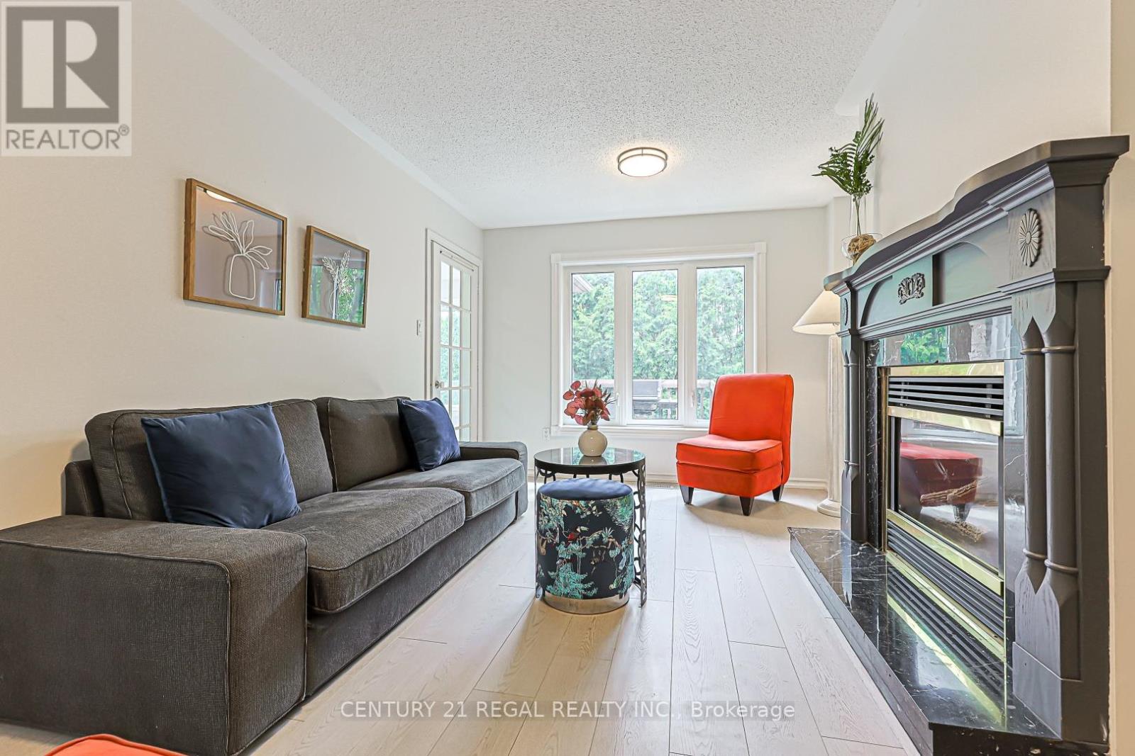 599 Sandford Street Property Photo 8