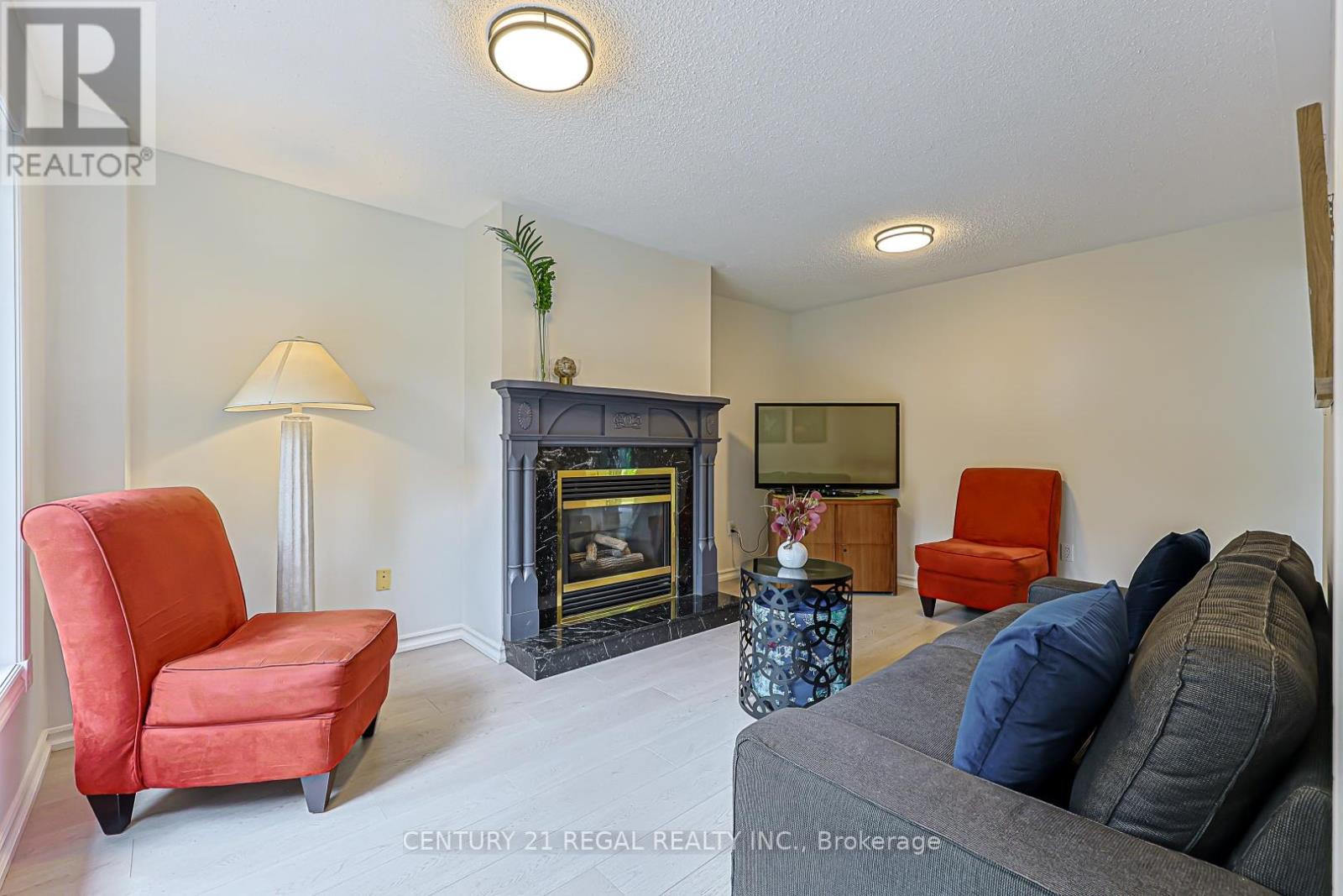 599 Sandford Street Property Photo 9