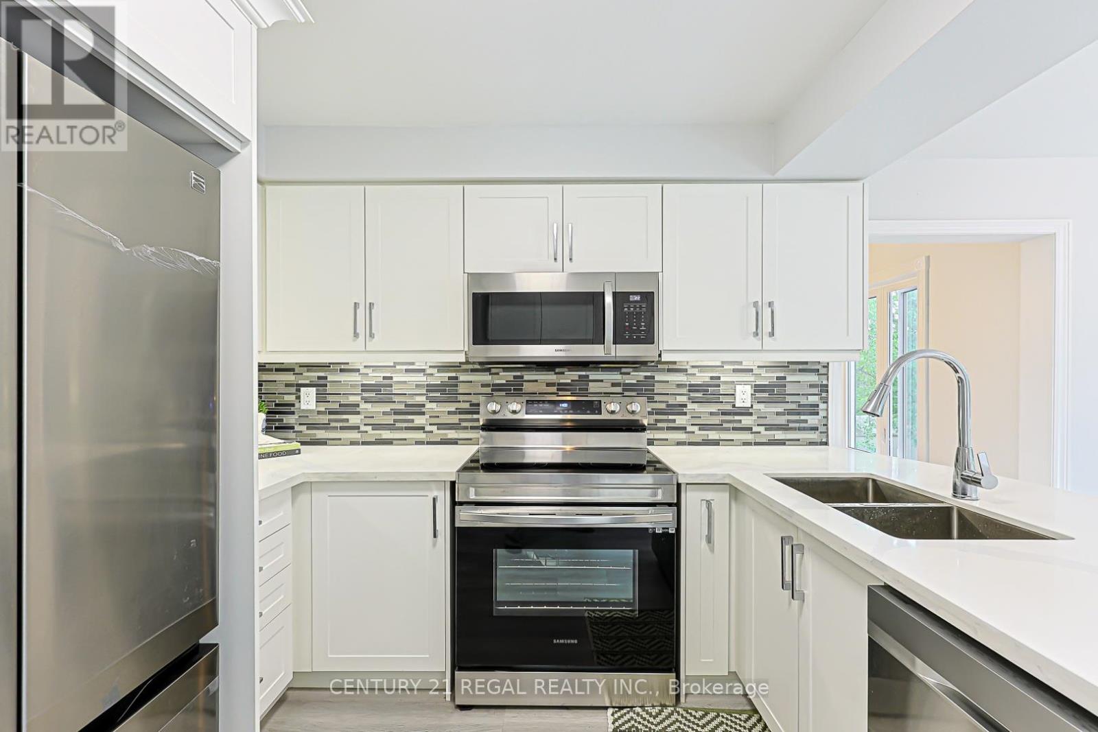 599 Sandford Street Property Photo 10