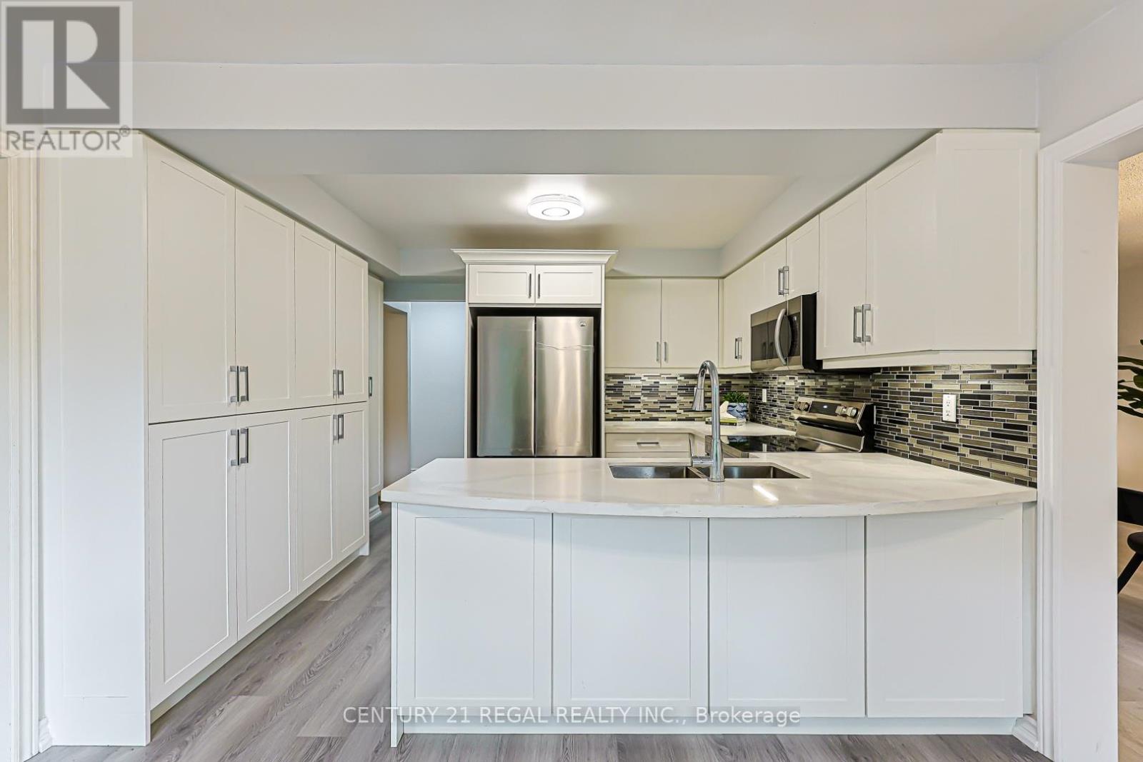 599 Sandford Street Property Photo 12
