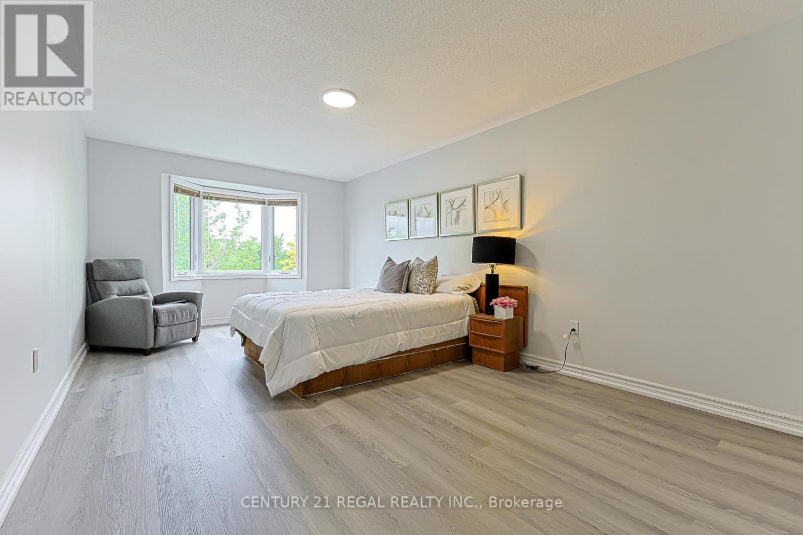 599 Sandford Street Property Photo 18