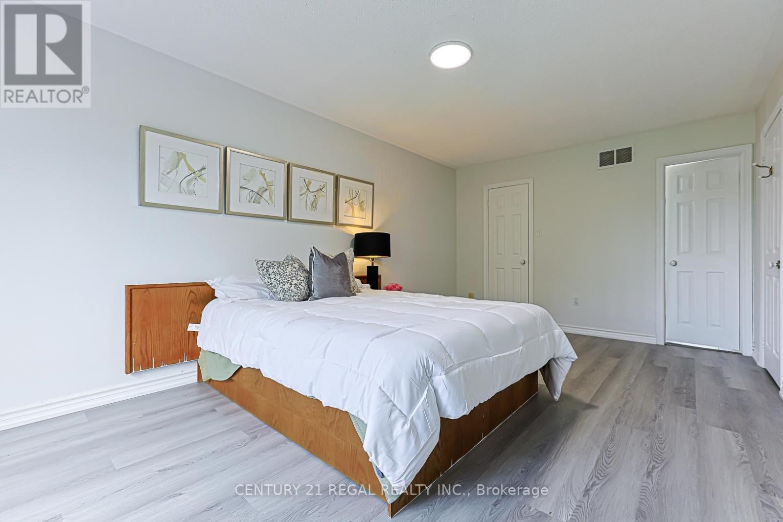 599 Sandford Street Property Photo 19