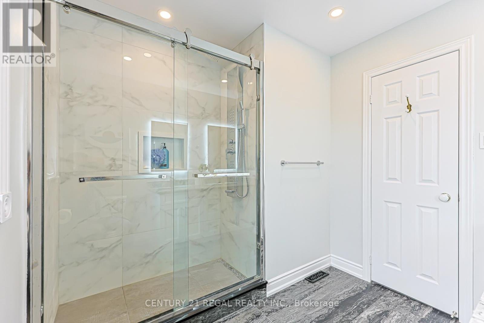 599 Sandford Street Property Photo 22
