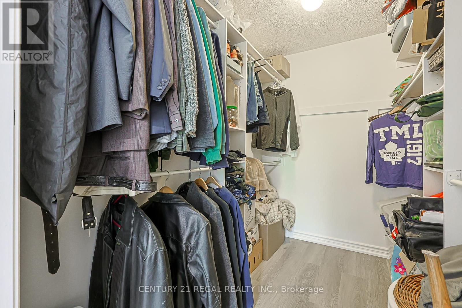 599 Sandford Street Property Photo 23