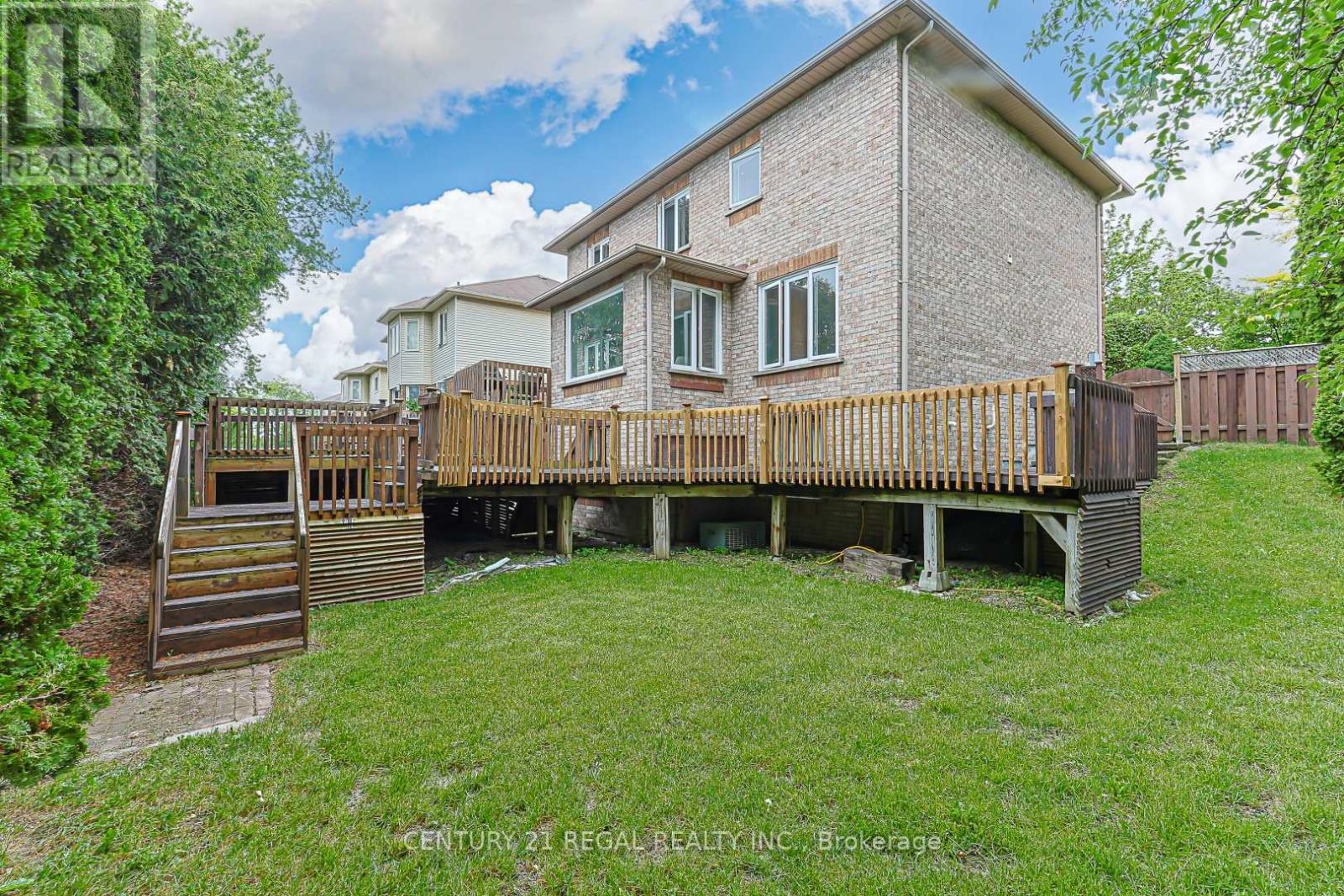 599 Sandford Street Property Photo 37