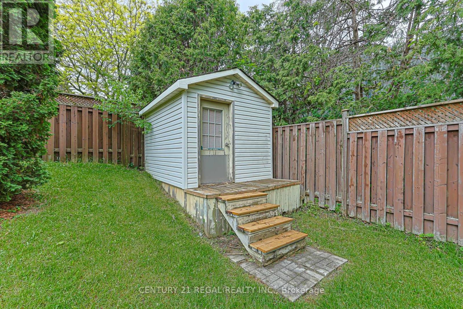 599 Sandford Street Property Photo 40