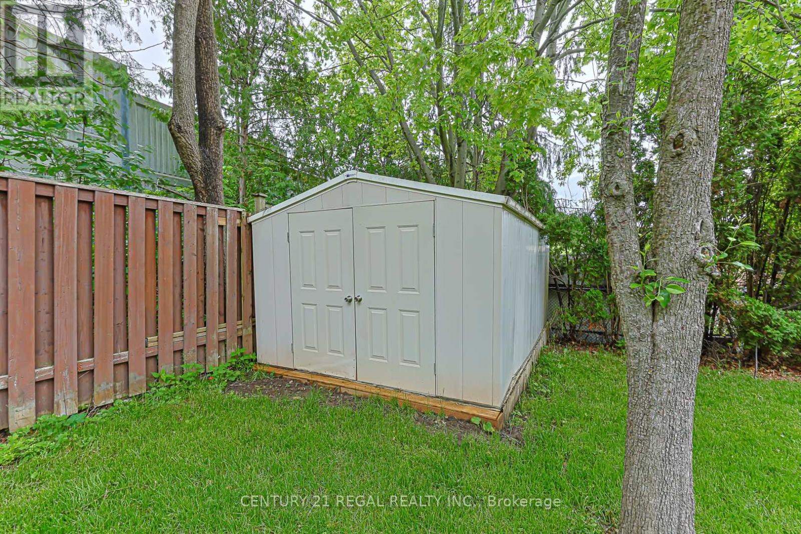 599 Sandford Street Property Photo 41