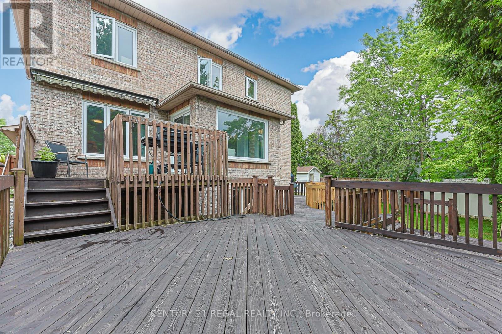 599 Sandford Street Property Photo 44