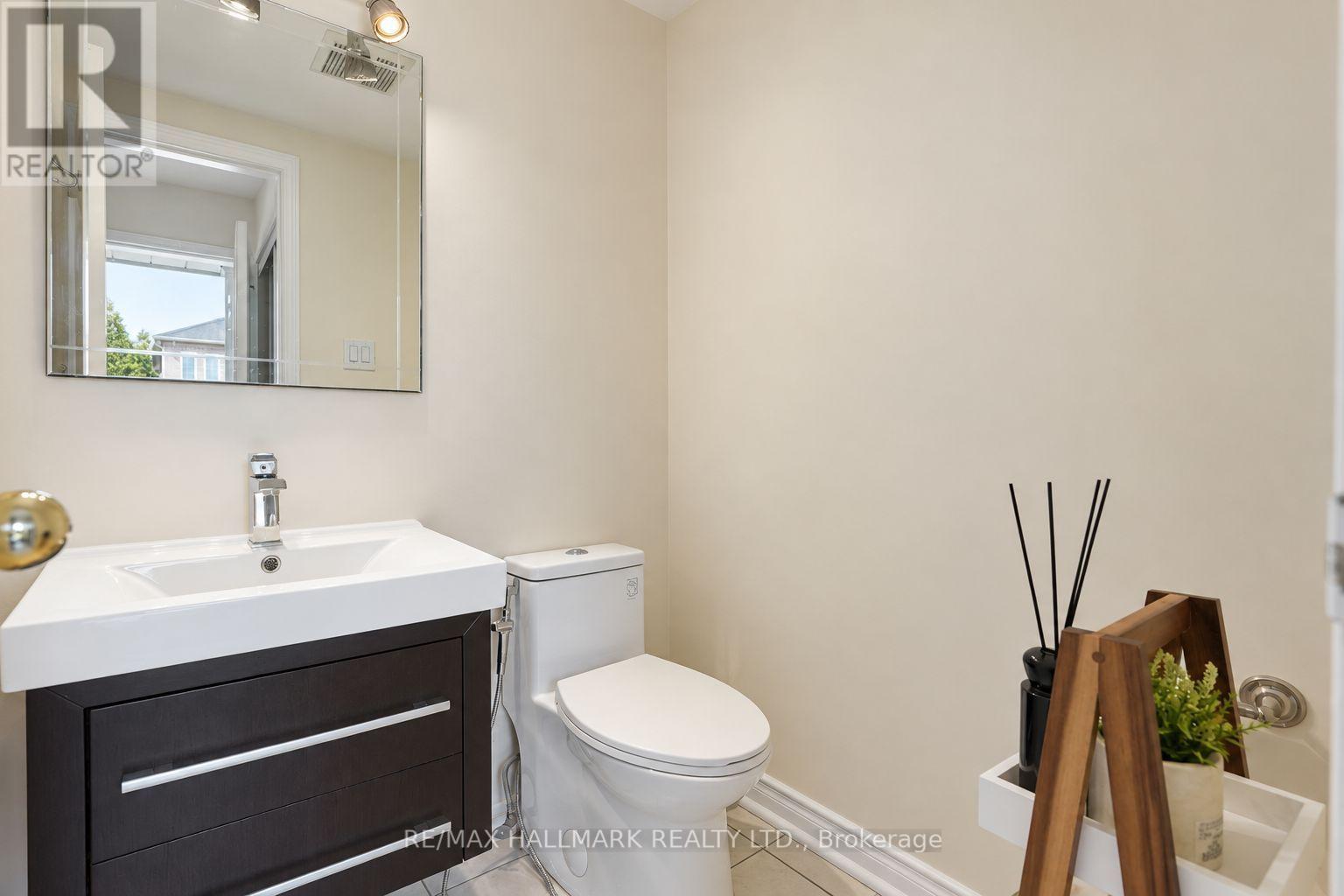 97 Benjamin Hood Crescent Property Photo 12