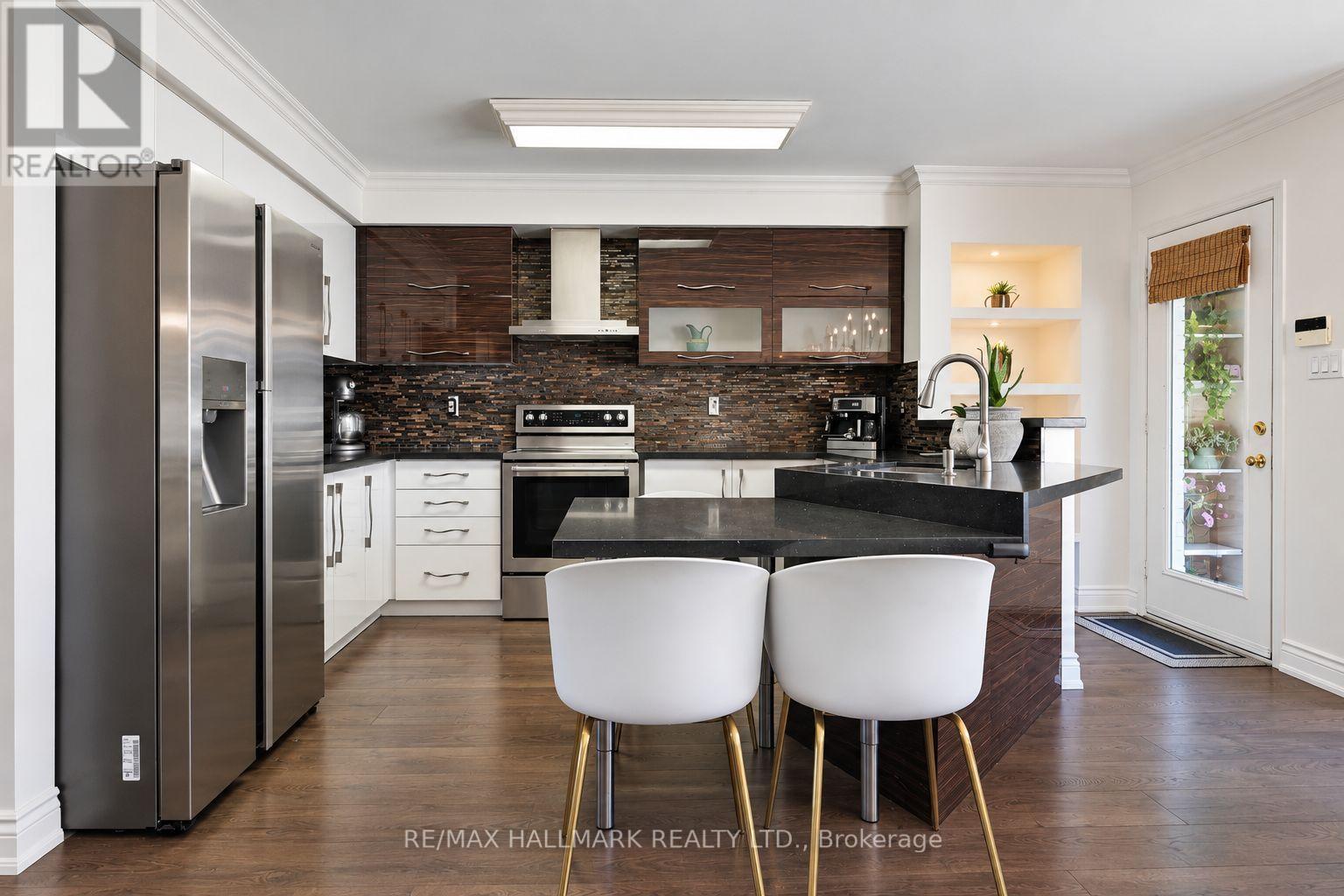 97 Benjamin Hood Crescent Property Photo 14