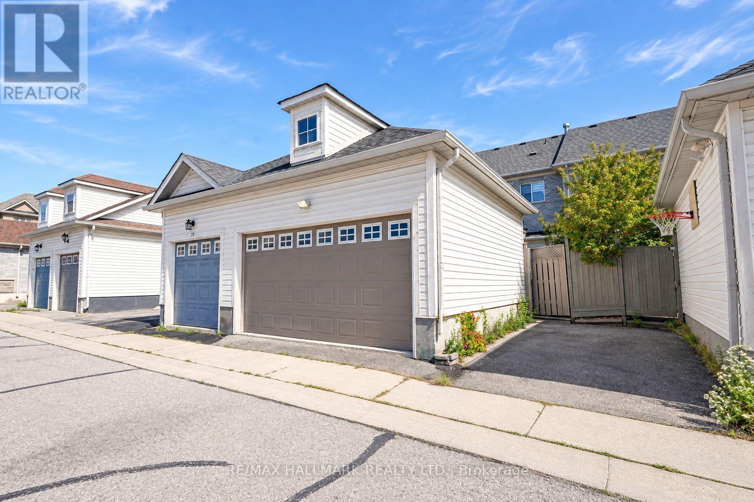 97 Benjamin Hood Crescent Property Photo 37