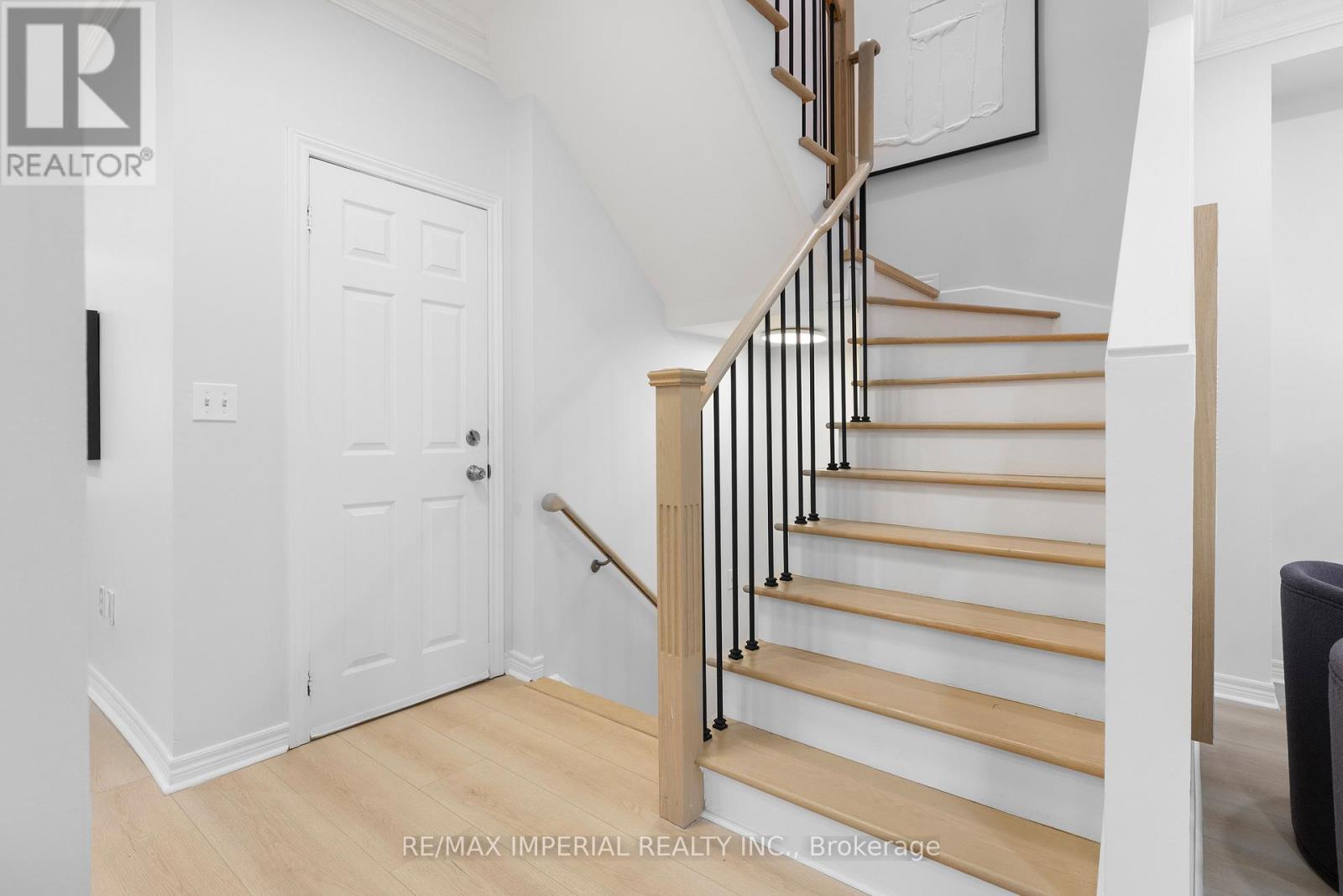 44 Hawkview Boulevard Property Photo 24