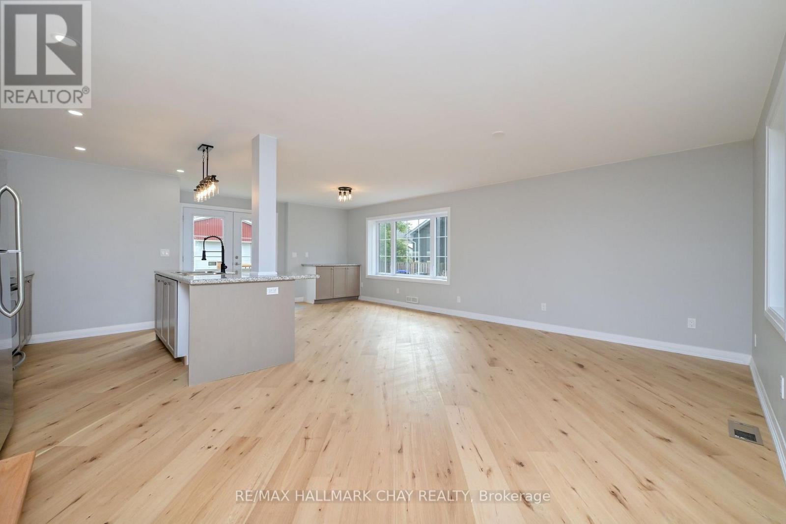 295 King Street N Property Photo 5