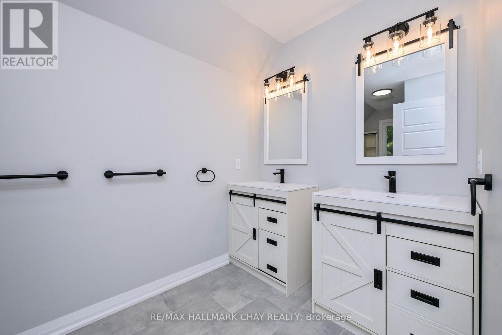 295 King Street N Property Photo 19