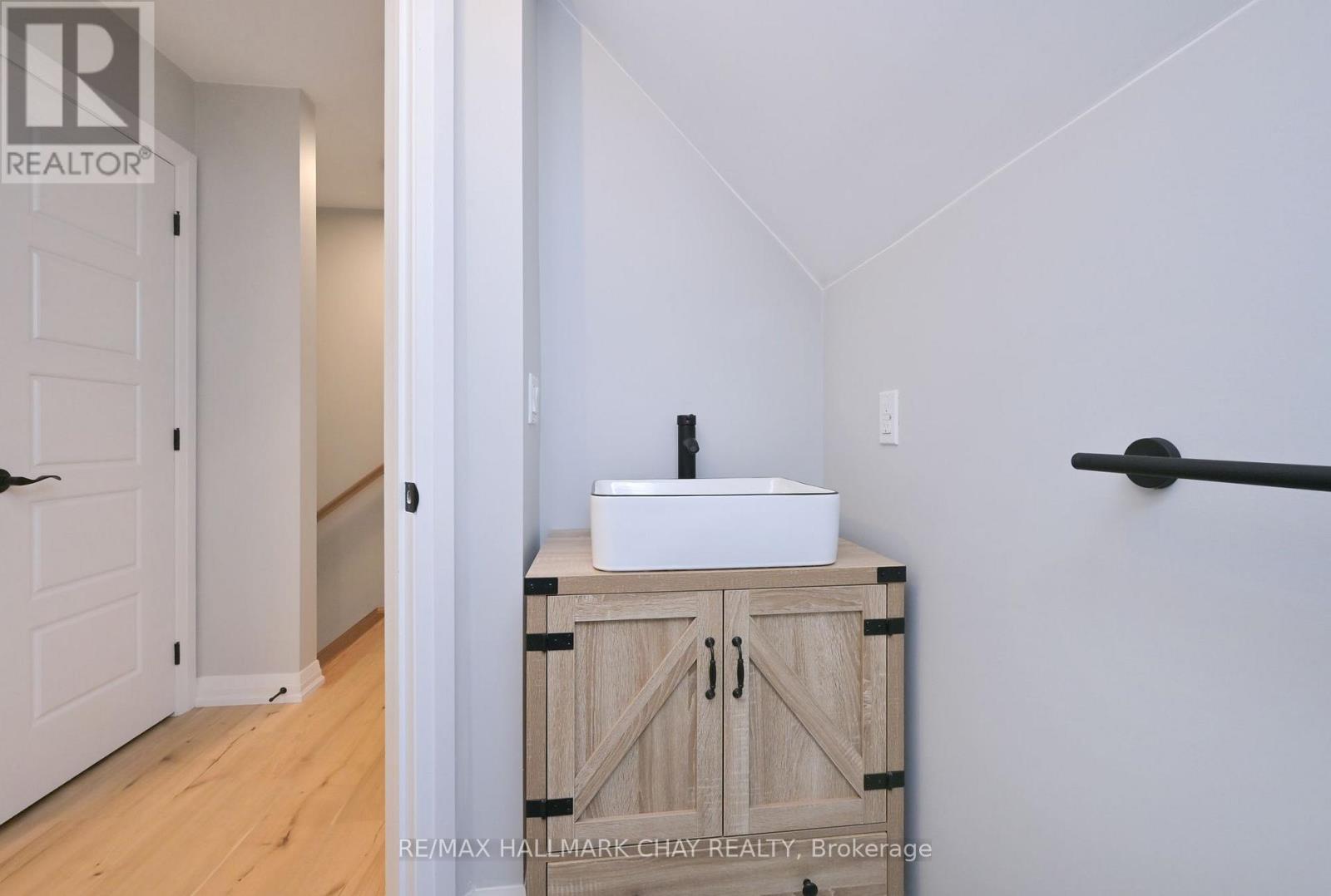 295 King Street N Property Photo 23