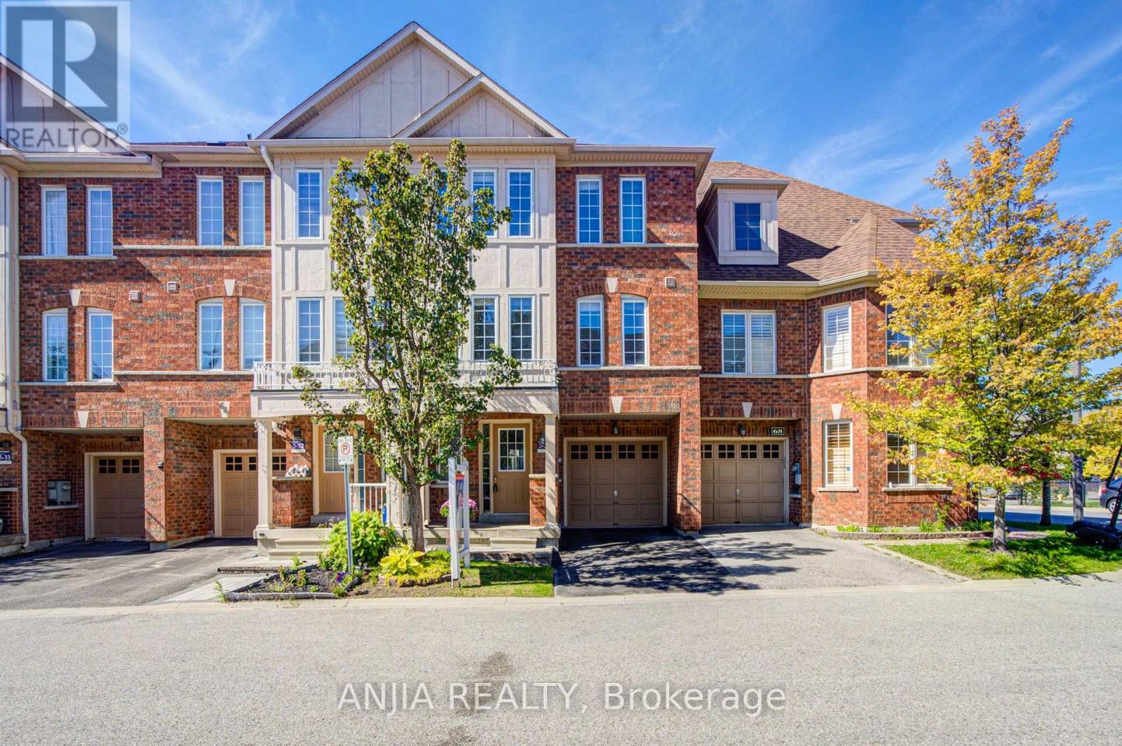 66 Prince Charles Way Property Photo 1