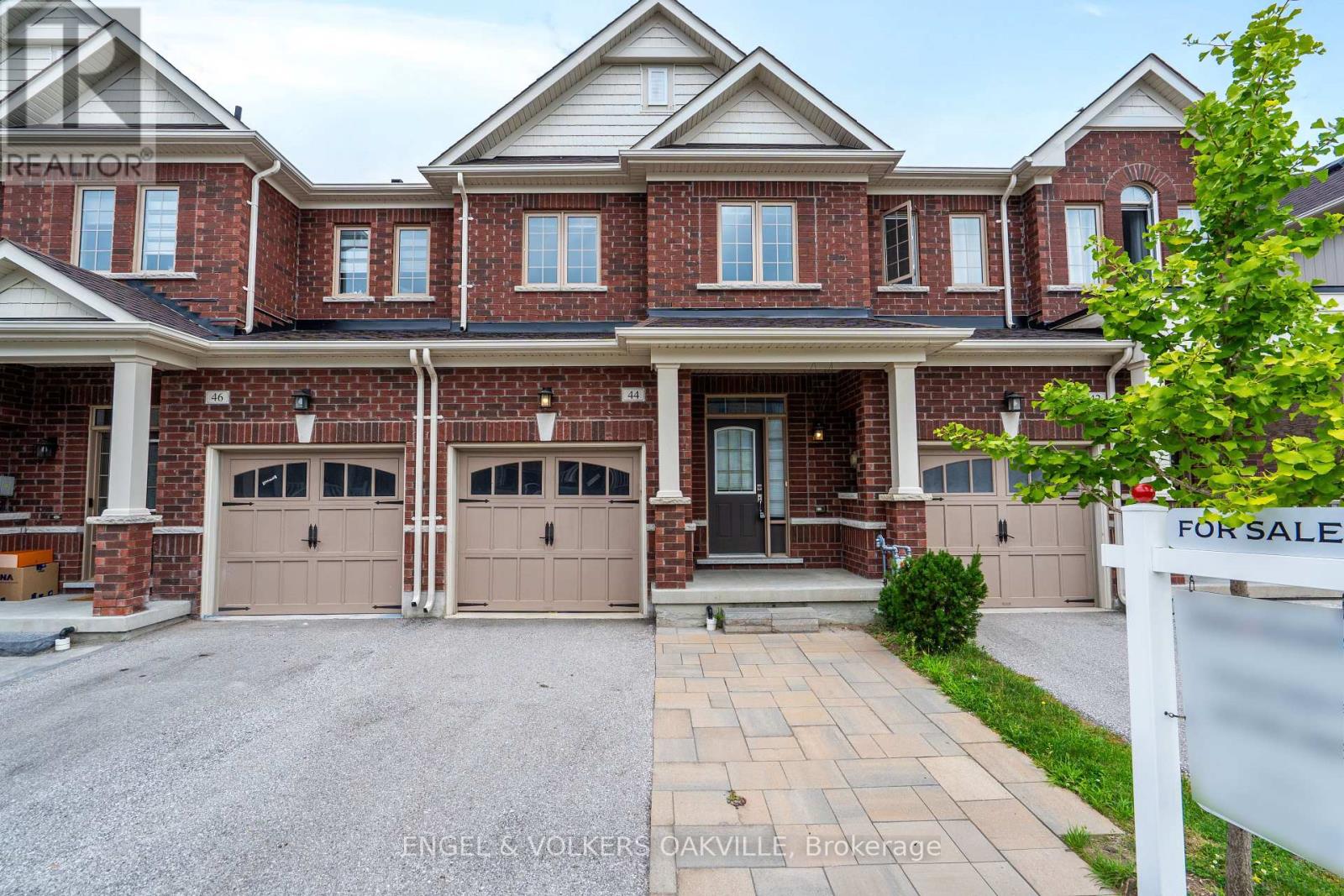 44 CLIFFORD CRESCENT Property Photo 1