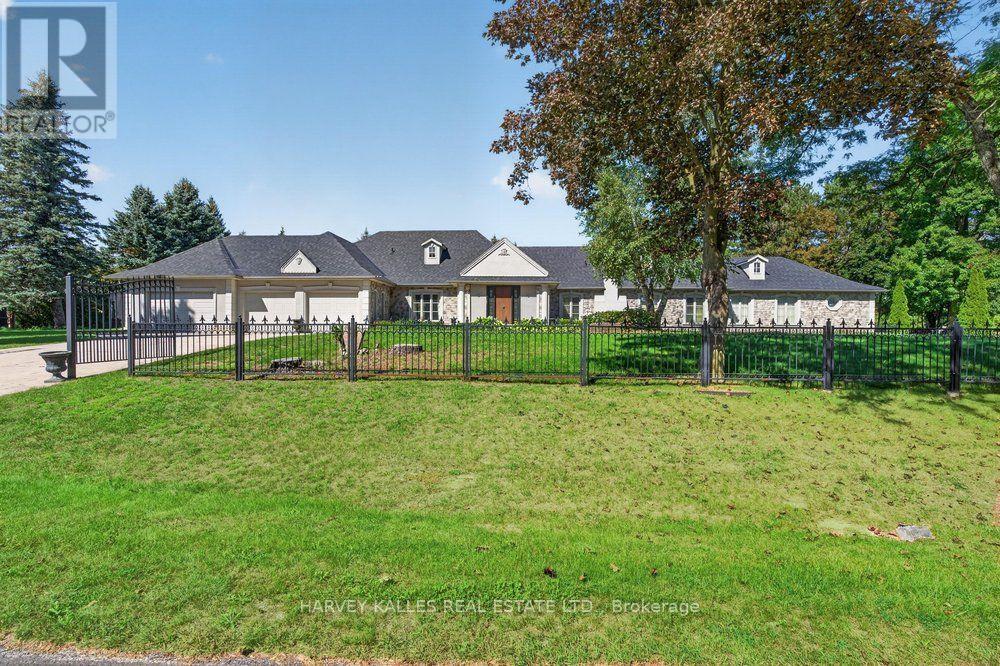 28 Putting Green Crescent Property Photo 2
